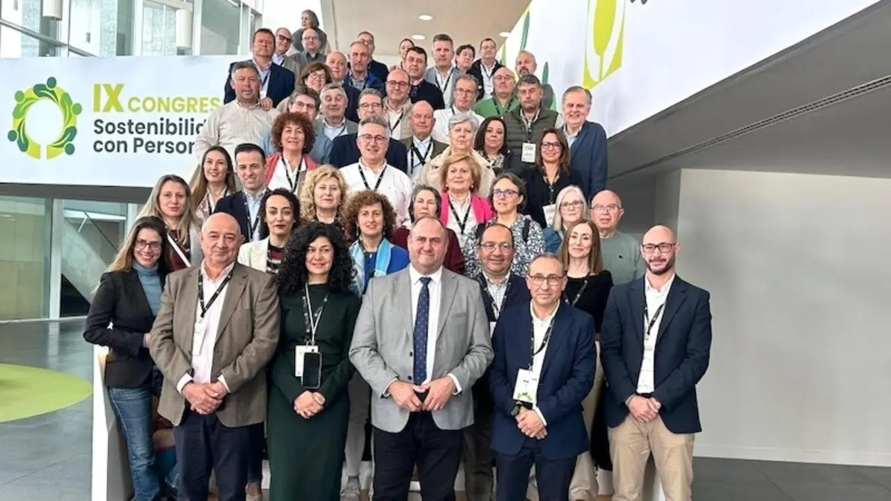 El consejero de Agricultura, Ganadería y Desarrollo Rural, Julián Martínez Lizán, asiste al Congreso de Cooperativas Agro-alimentarias de España