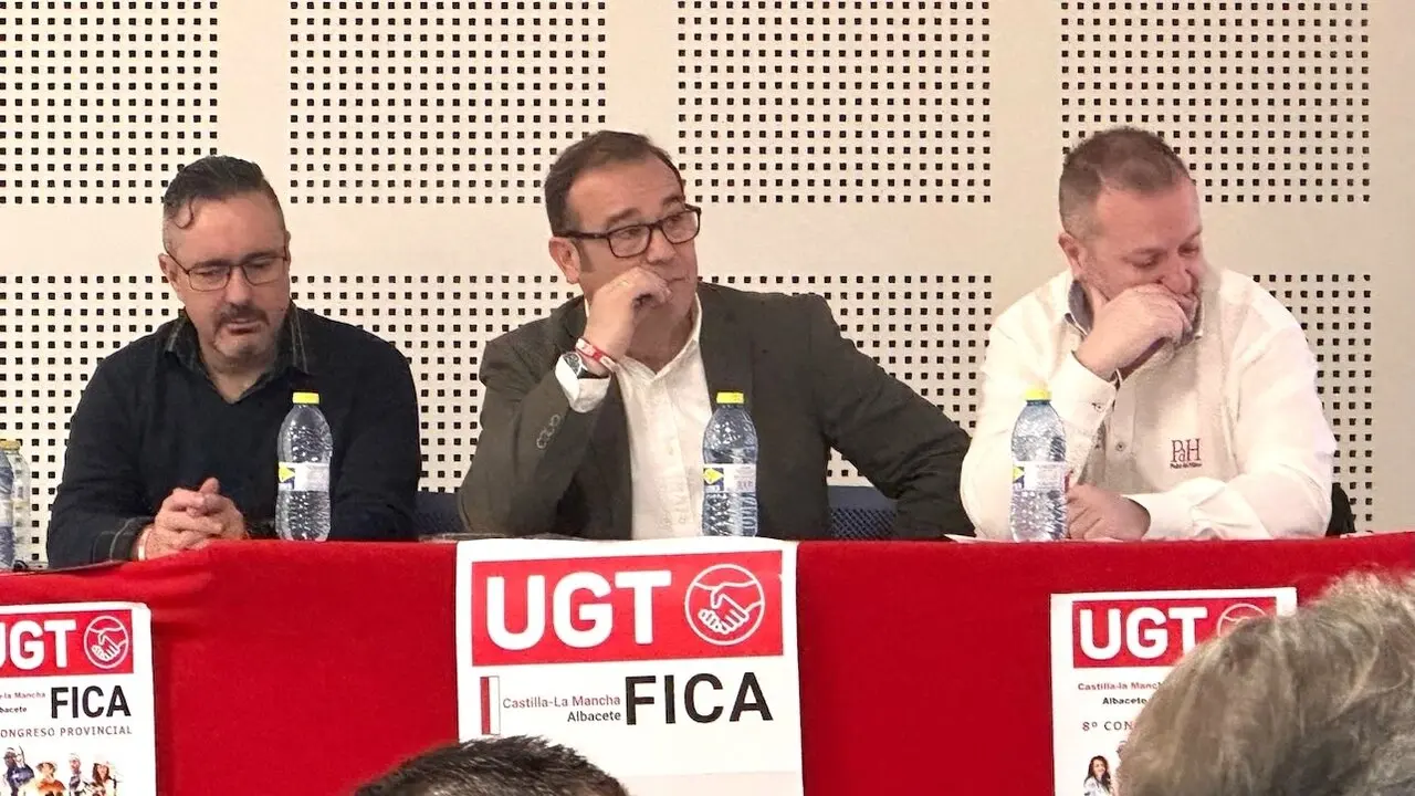 Manuel Rodríguez (c) es reelegido secretario general de UGT FICA Albacete