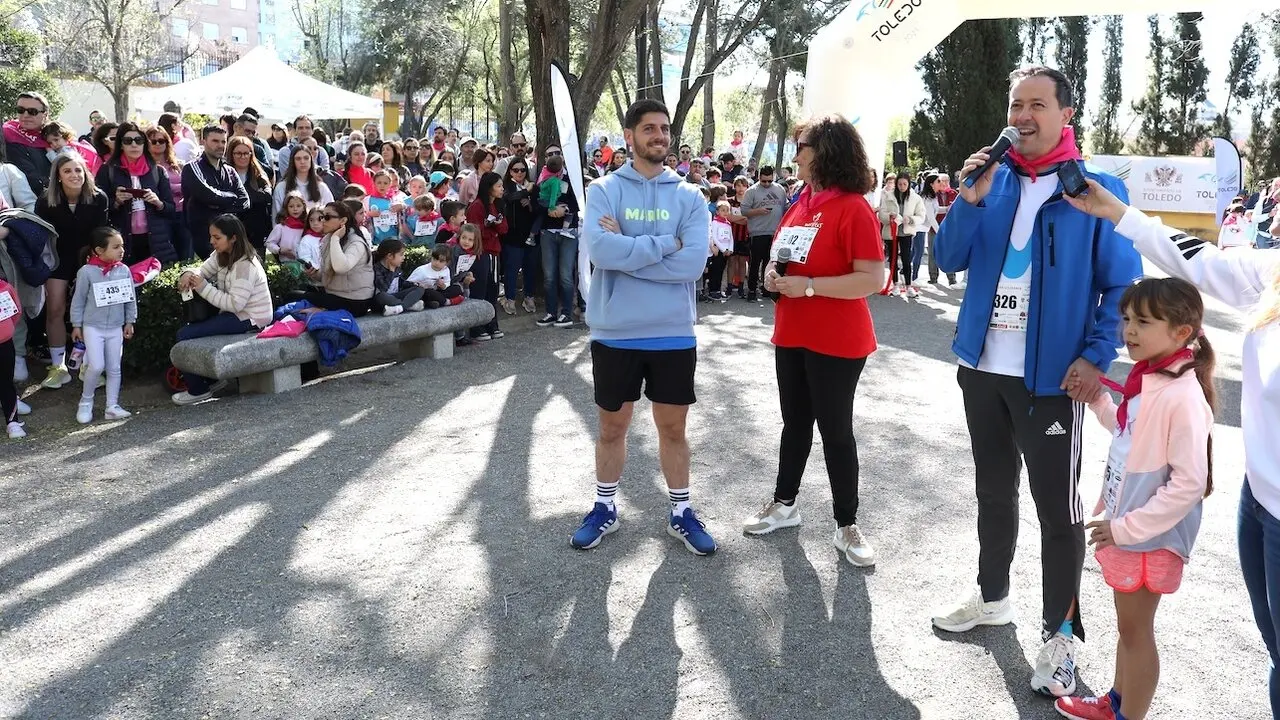 El alcalde de Toledo, Carlos Velázquez, agradece a la comunidad educativa de Maristas el impulso a su I Carrera Solidaria