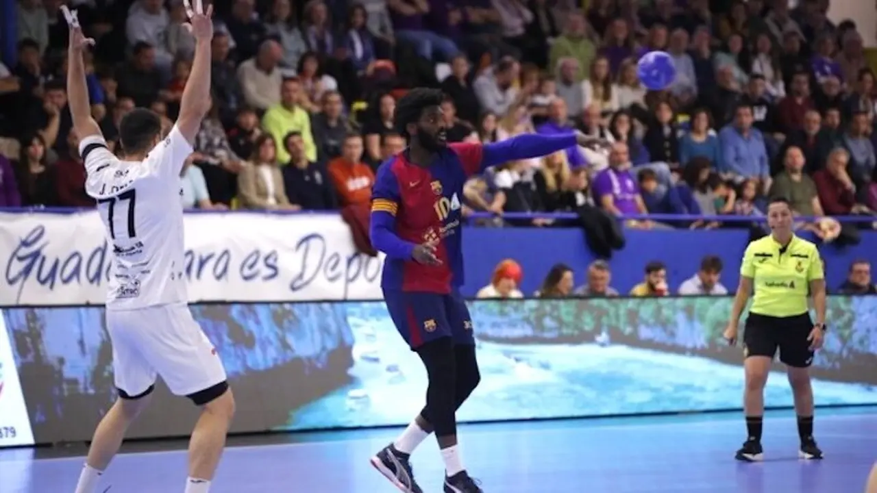 Un acelerón final del Barça neutraliza un gran partido del Guadalajara (27-36) - Fotografía: Santi Molina