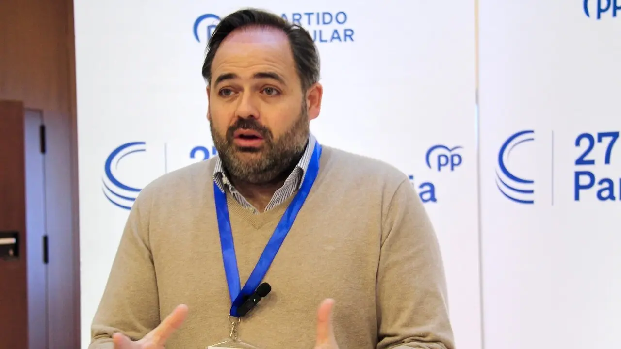 El presidente del PP de Castilla-La Mancha, Paco Núñez, en la XXVII Interparlamentaria que el partido ha celebrado este fin de semana en Sevilla