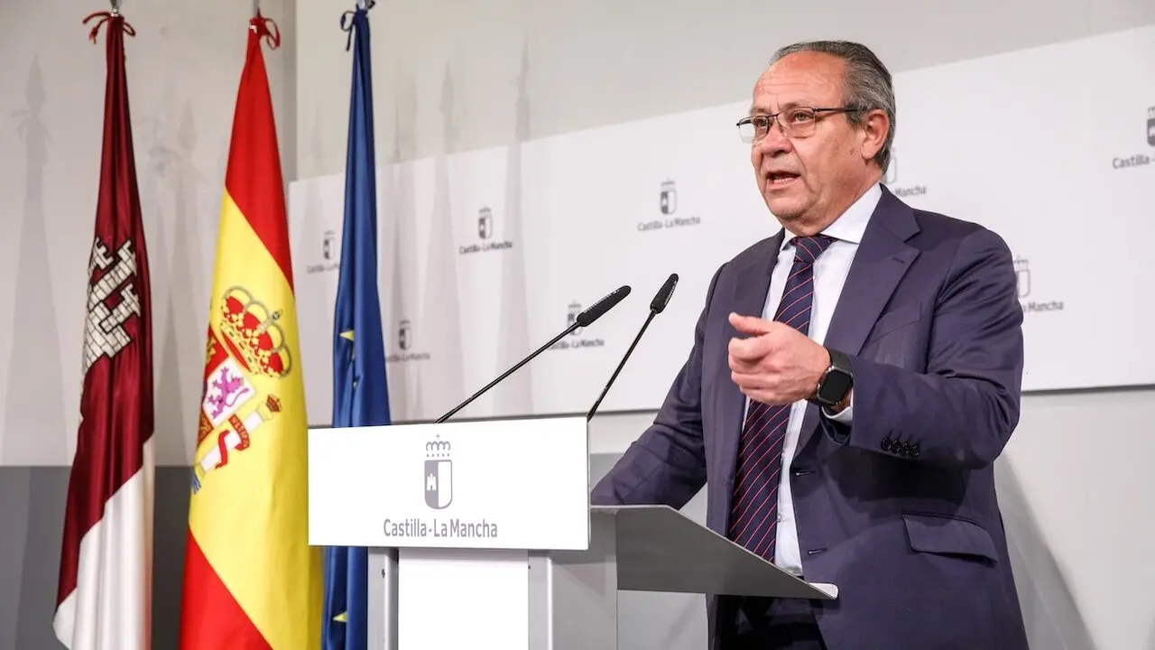 El consejero de Hacienda, Administraciones Públicas y Transformación Digital, Juan Alfonso Ruiz Molina, informa sobre el cierre del ejercicio presupuestario de Castilla-La Mancha en 2024