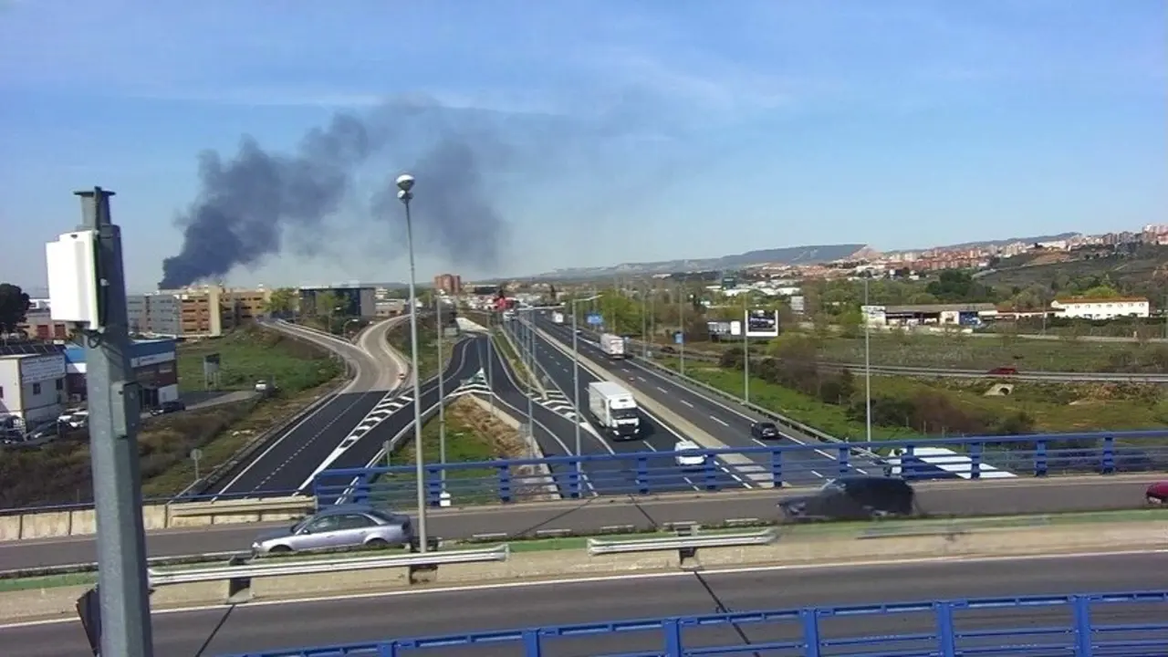 Declarado un incendio en empresa de reciclaje en el polígono de Marchamalo (Guadalajara)
