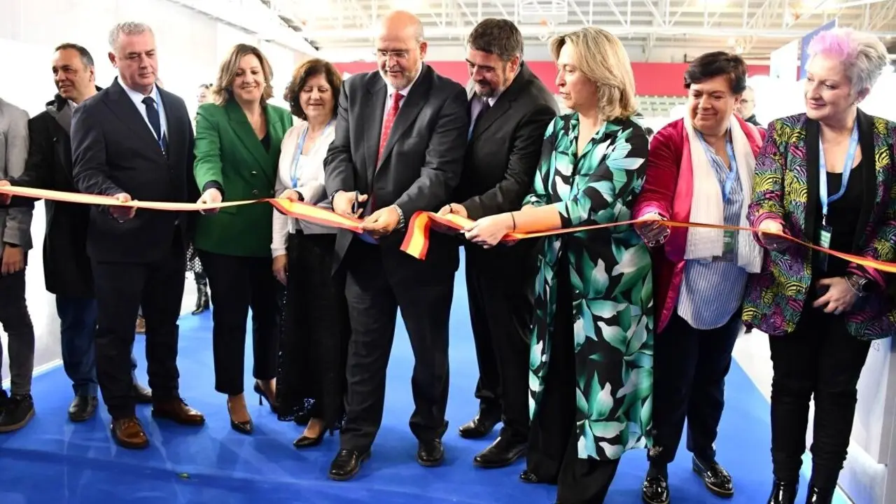 El vicepresidente primero de Castilla-La Mancha, José Luis Martínez Guijarro, ha inaugurado en Marchamalo (Guadalajara) la IV Feria Internacional ‘Logistic Spain Innovation Hub’