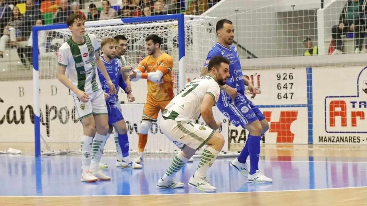 El Córdoba Humanidad da otro paso para la salvación al ganar al Manzanares (1-2)
