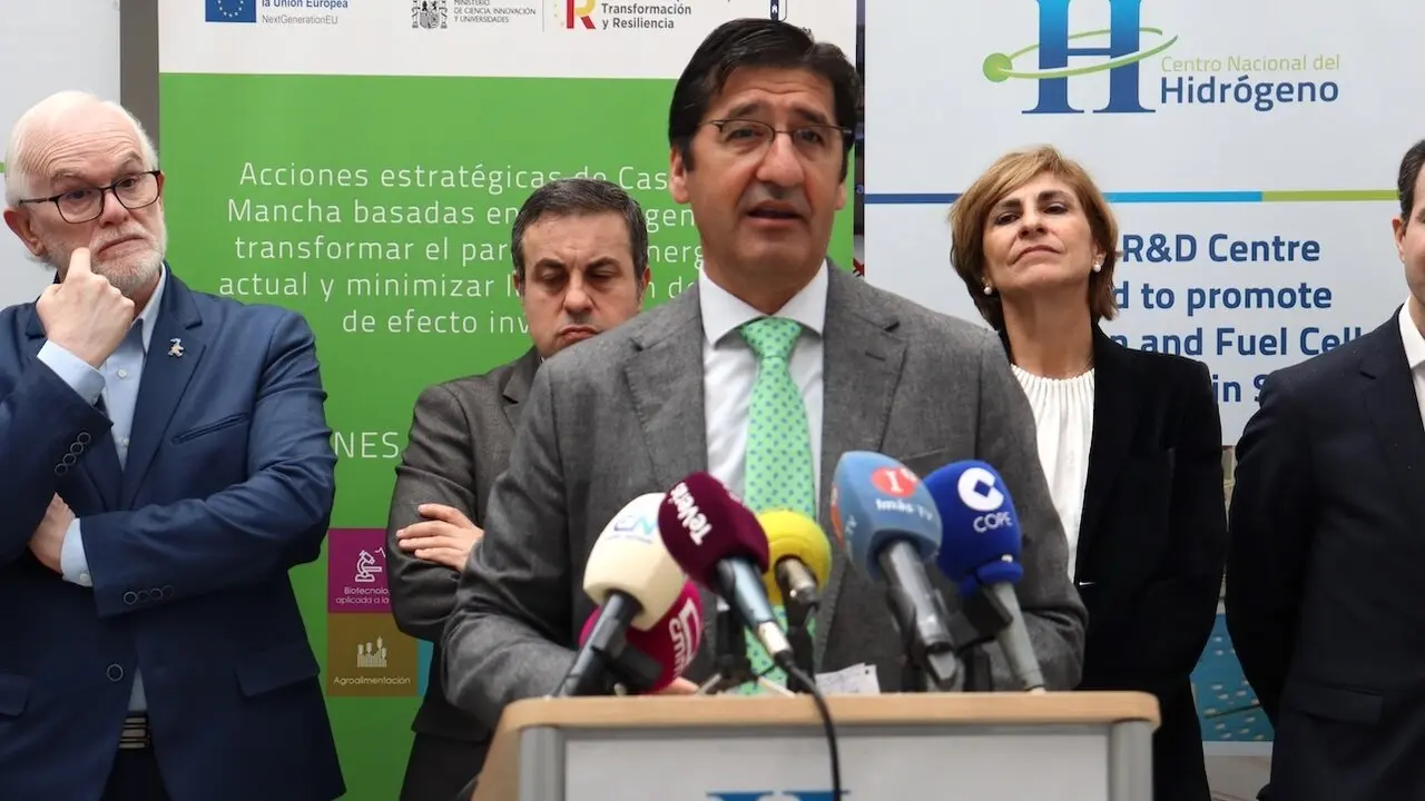 El vicepresidente segundo del Gobierno de Castilla-La Mancha, José Manuel Caballero, este viernes en rueda de prensa en Puertollano (Ciudad Real)