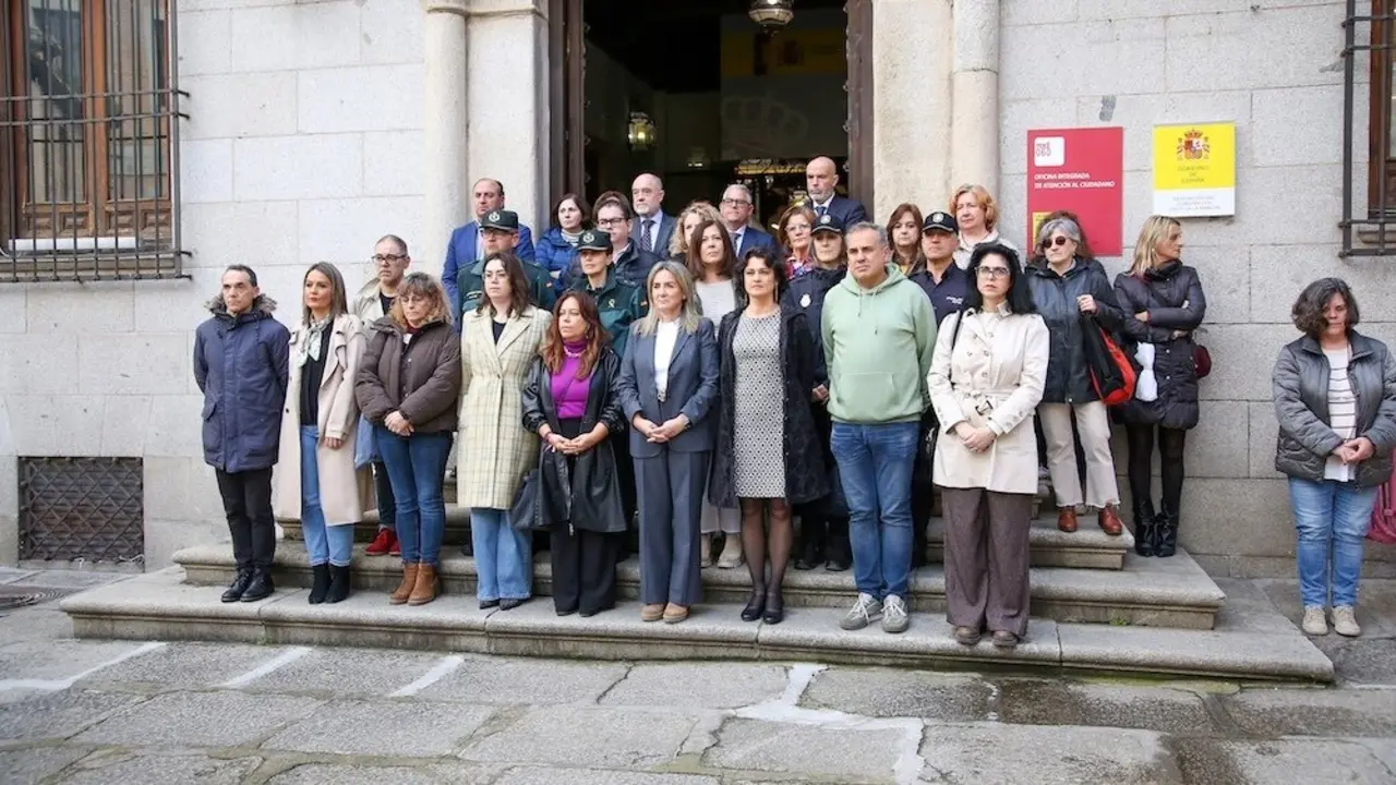 Minuto de silencio organizado por la Delegación del Gobierno en Castilla-La Mancha como muestra de repulsa por el asesinato de una menor de 5 años en la provincia de Murcia el pasado 1 de abril