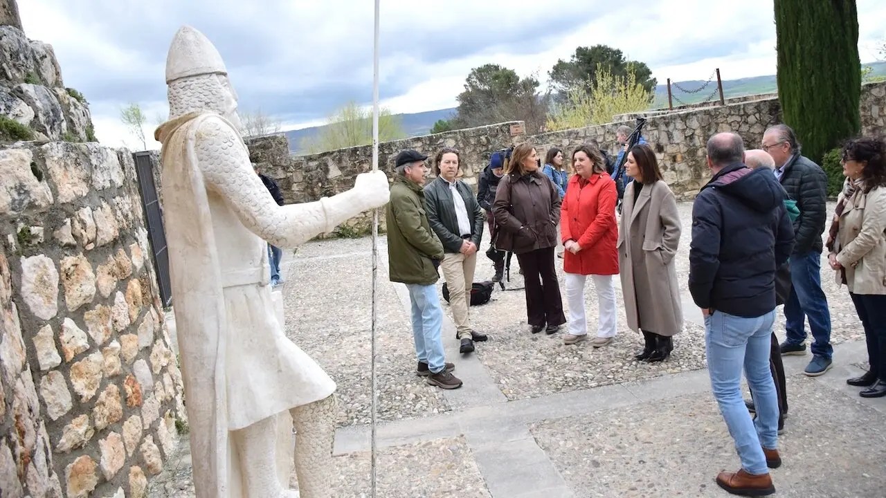 La consejera de Economía, Empresas y Empleo, Patricia Franco, ha visitado el conjunto histórico de la localidad de Hita (Guadalajara)