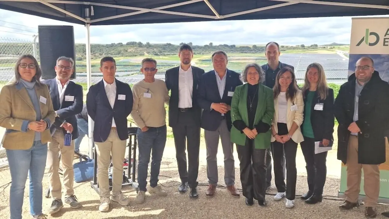 La consejera de Desarrollo Sostenible, Mercedes Gómez, durante la inauguración de la planta solar fotovoltaica ‘Valdezorita’, de la empresa ABO Energy España, S.A,, una instalación de 50 megavatios ubicada en los municipios de Yebra, Zorita de los Canes y Almonacid de Zorita, en la provincia de Guadalajara