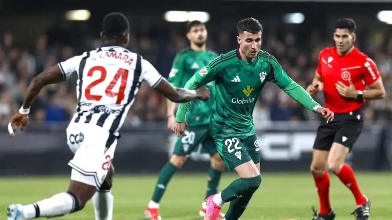 Markanich rescata un punto para el Castellón en un final marcado por el VAR (2-2)
