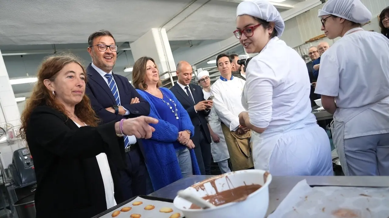 La consejera de Economía, Empresas y Empleo, Patricia Franco, y el consejero de Educación, Cultura y Deportes, Amador Pastor, han visitado el IES ‘Andrés de Vandelvira’ de Albacete