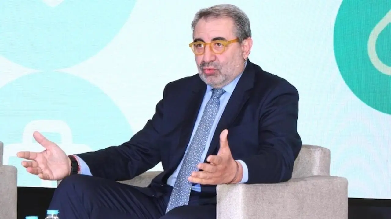 El consejero de Sanidad de Castilla-La Mancha, Jesús Fernández Sanz, durante su intervención este lunes en las jornadas de Atención Primaria
