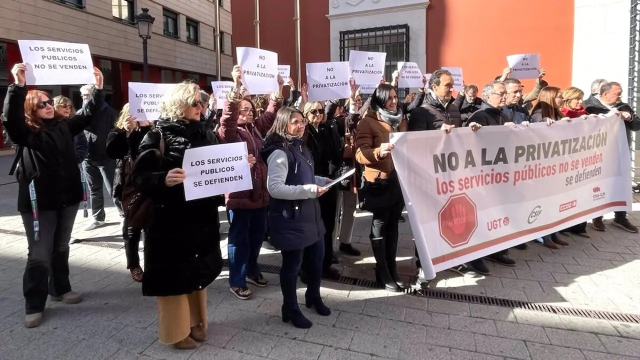 CCOO pide retirar la ley de simplificación: "abre la puerta a privatización masiva"