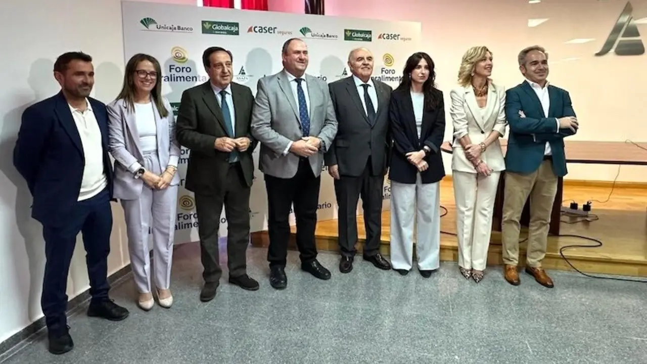El consejero de Agricultura, Ganadería y Desarrollo Rural de Castilla-La Mancha, Julián Martínez Lizán, ha asistido a la Asamblea General de Asaja Cuenca