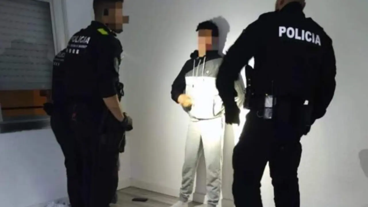 Alquilan un piso y se llevan una sorpresa al hacer la mudanza: se les acaba de colar un okupa
