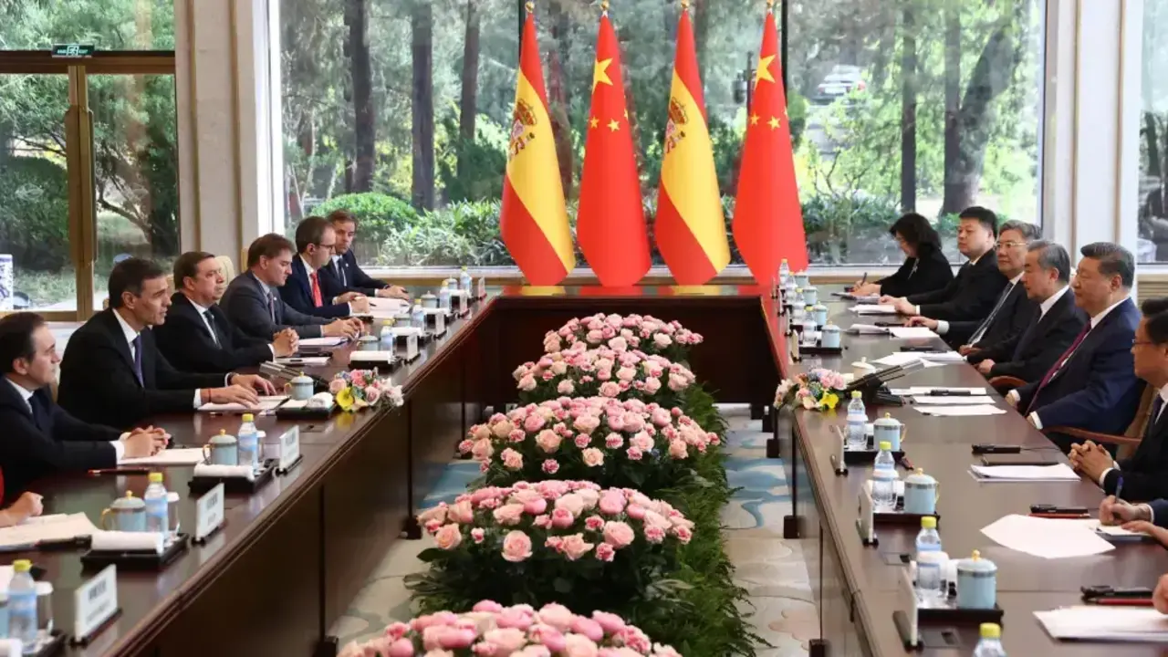 El presidente del Gobierno, Pedro Sánchez, ha mantenido un encuentro con el presidente de la República Popular China, Xi Jinping
