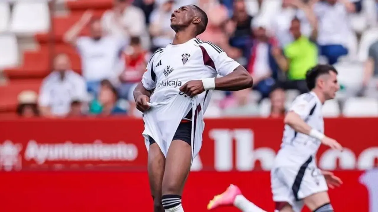 Un autogol cimenta el triunfo del Granada ante el Albacete, que jugó mejor (0-2)