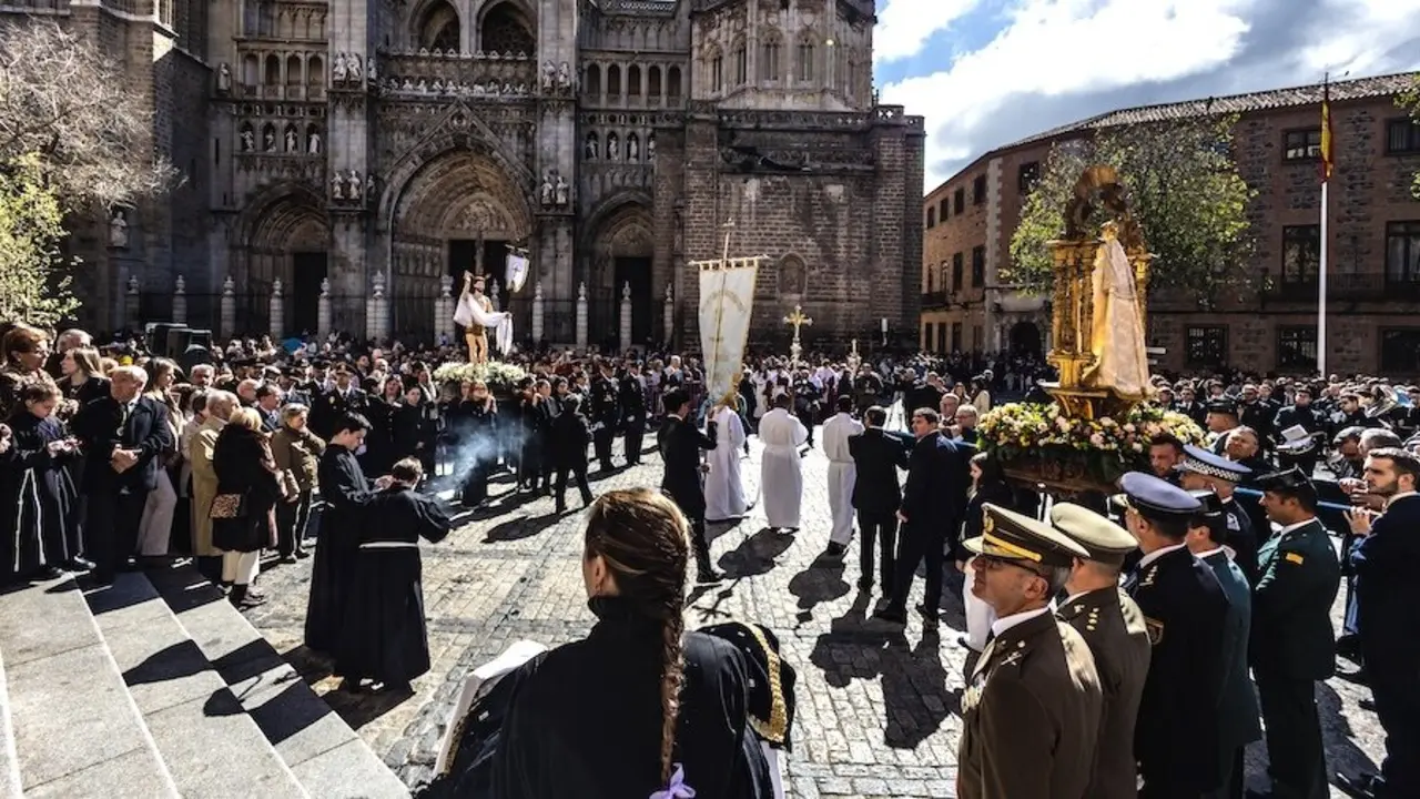 El Cristo Resucitado y Nuestra Señora de la Alegría se encuentran en las últimas procesiones de la Semana Santa toledana - EFE/Ángeles Visdómine