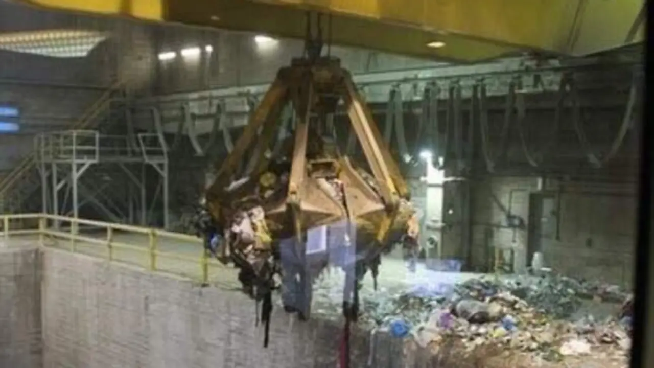 Aparece el cadáver de un hombre en una planta de reciclaje: ha llegado en un contenedor