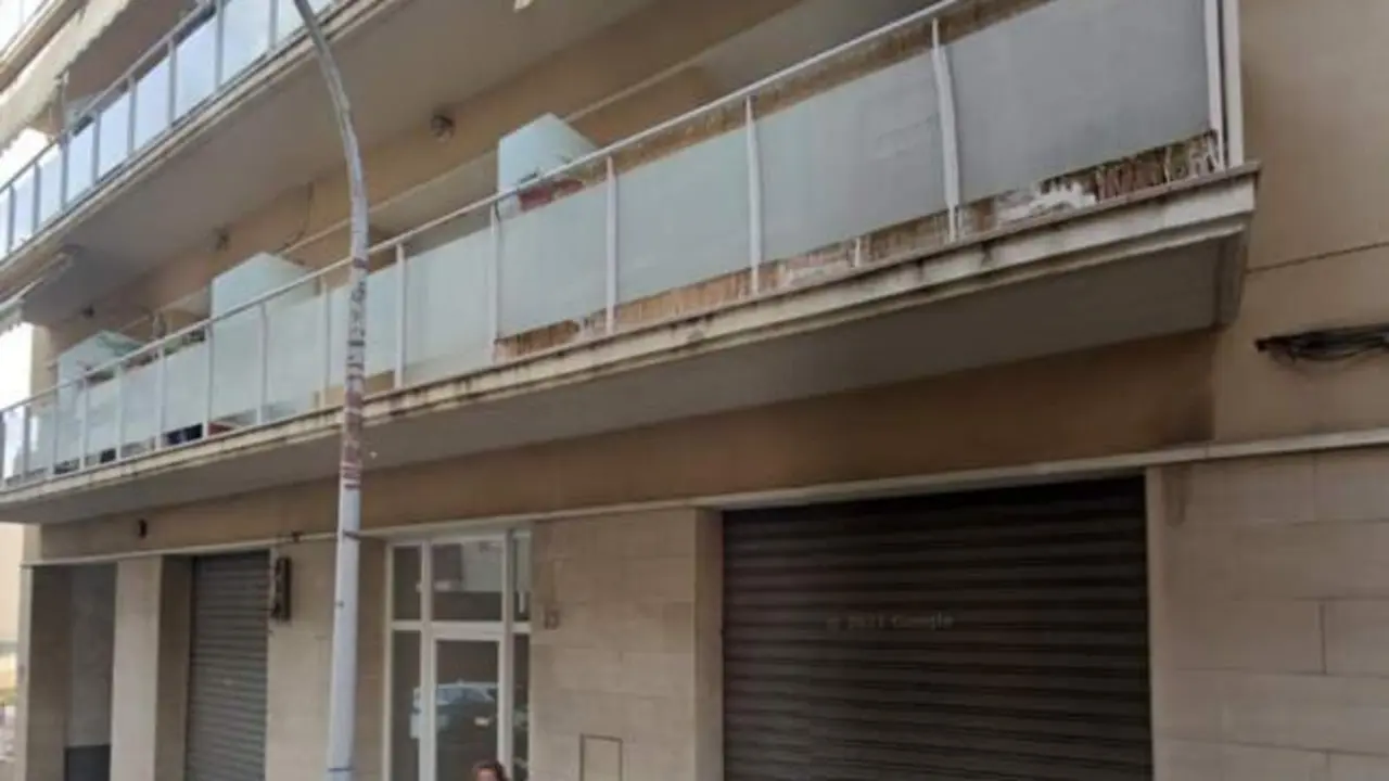 Vecinos evitan un robo con un ladrón atrapado en el balcón del piso que querían saquear