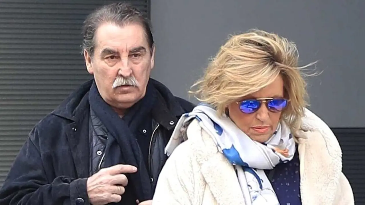 En la imagen de archivo Lydia Lozano junto a su marido Charly