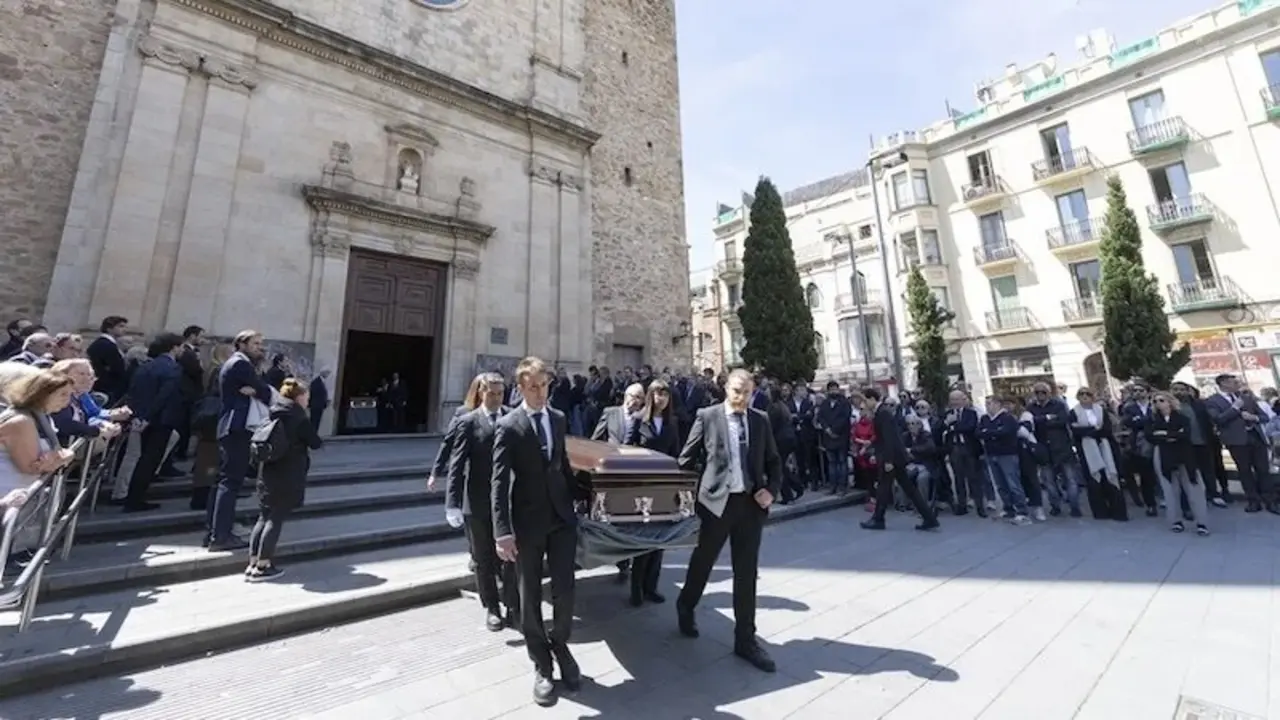 Emotivo funeral de la familia que murió en un accidente aéreo en Nueva York