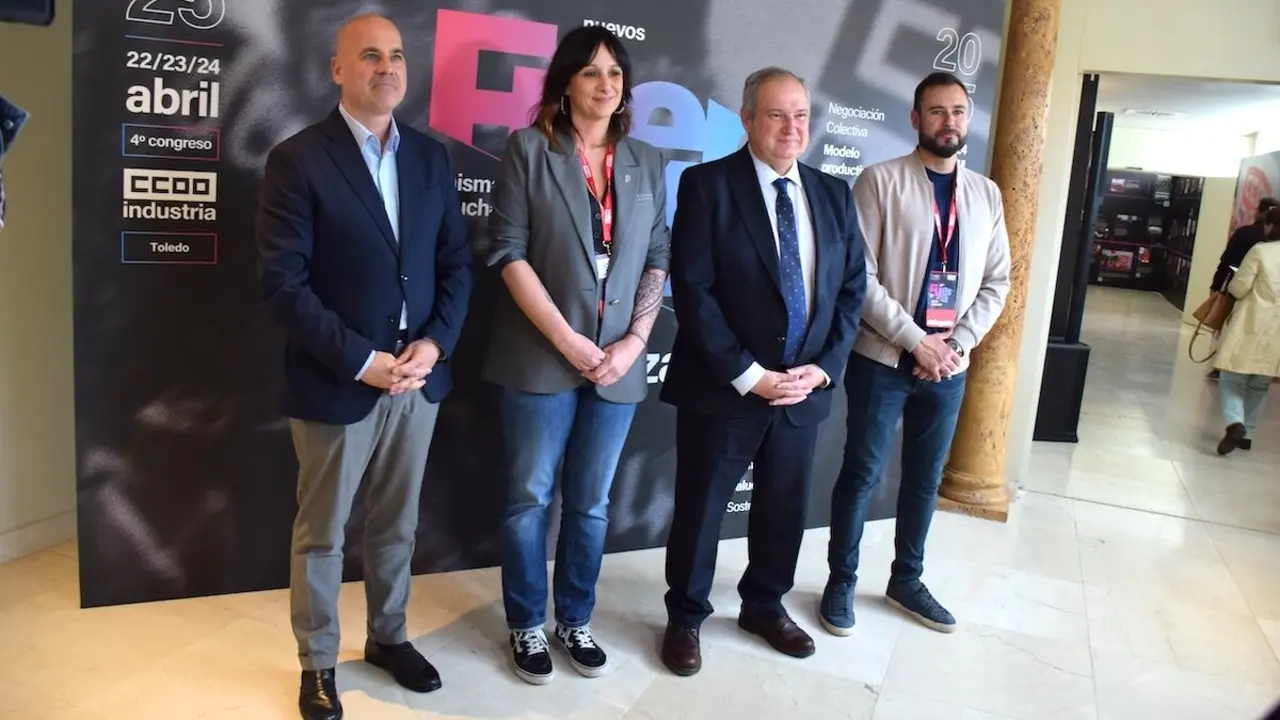En el centro El ministro de Industria, Jordi Hereu, y la secretaria general de CCOO Industria, Garbiñe Espejo, momentos antes del Congreso que la Federación del sindicato celebra en la ciudad de Toledo