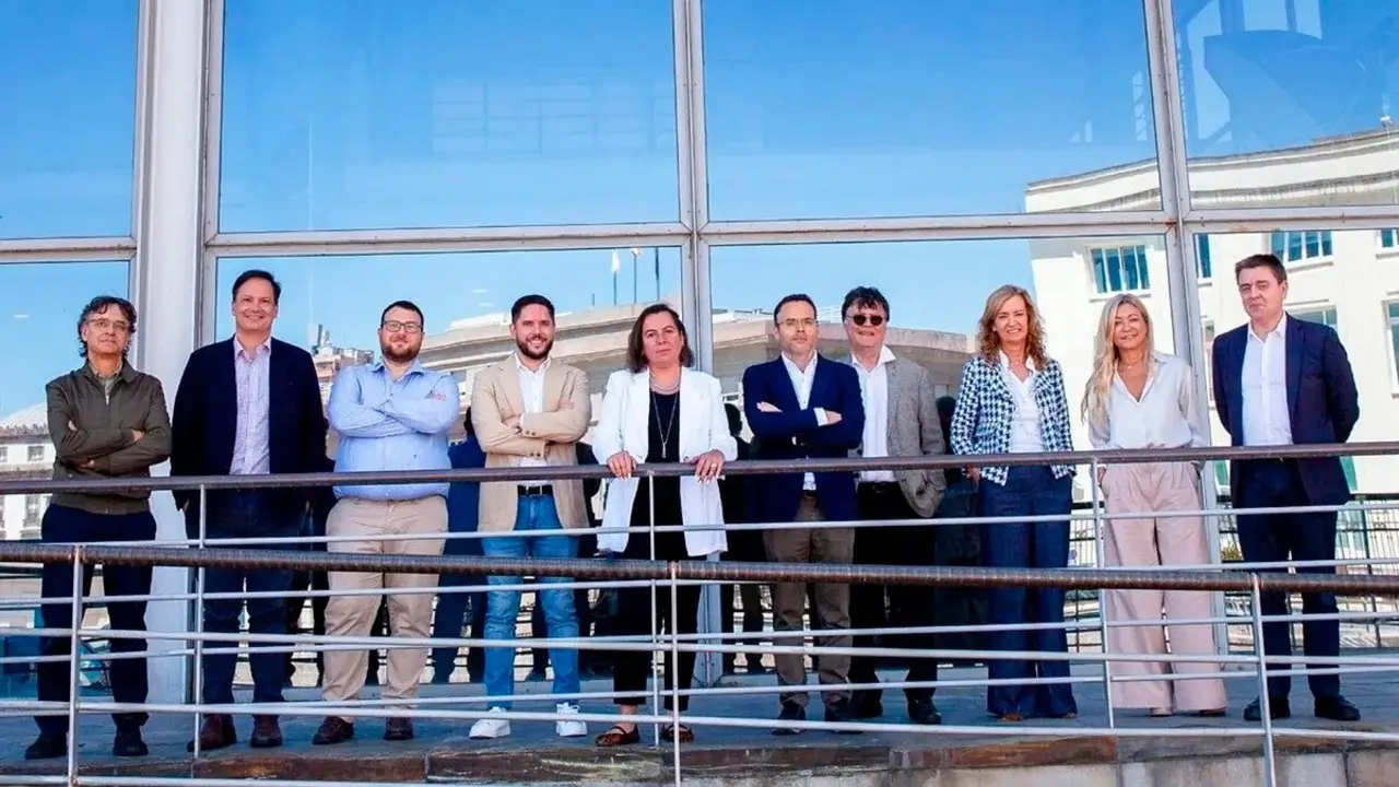 Equipo directivo de Hydnum Steel, con Eva Maneiro en el centro - Fotografía: Expansión