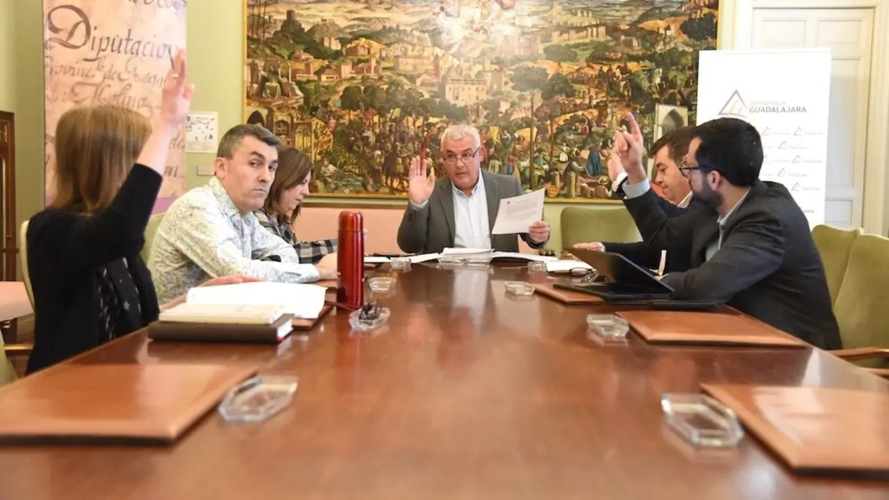 En la imagen un instante de la reunión de la Junta de Gobierno de la Diputación de Guadalajara