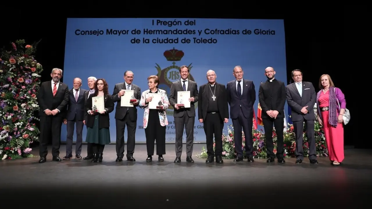 El alcalde de Toledo, Carlos Velázquez, ha participado en el pregón del Consejo Mayor de Hermandades y Cofradías de Gloria de la ciudad