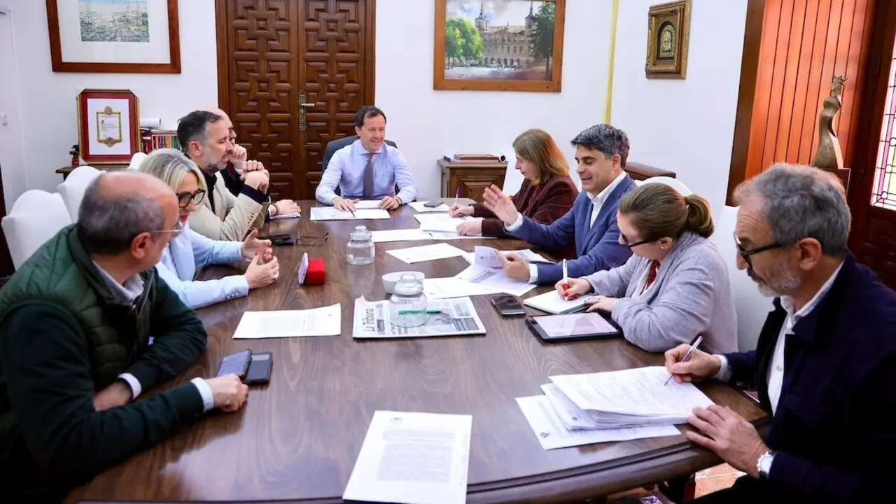 El alcalde de Toledo, Carlos Velázquez, ha presidido la reunión semanal de la Junta de Gobierno Local