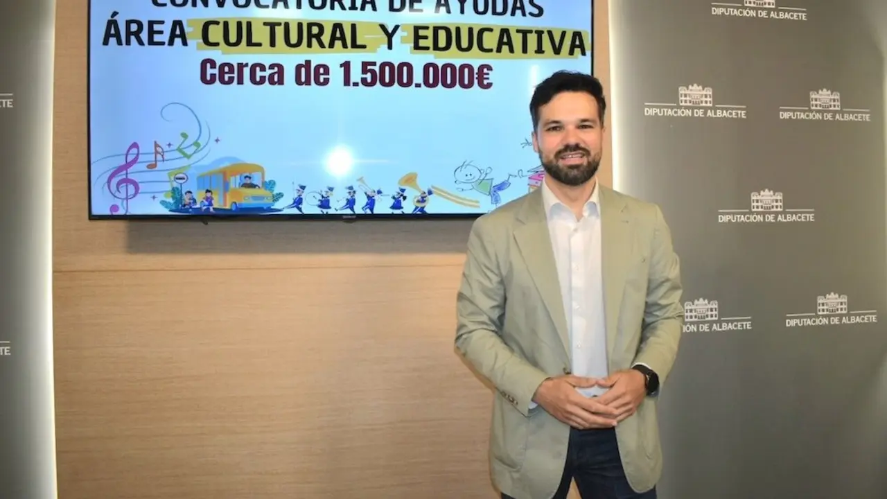 El diputado de Cultura, Miguel Zamora, da a conocer las convocatorias de ayudas del área cultural y educativa