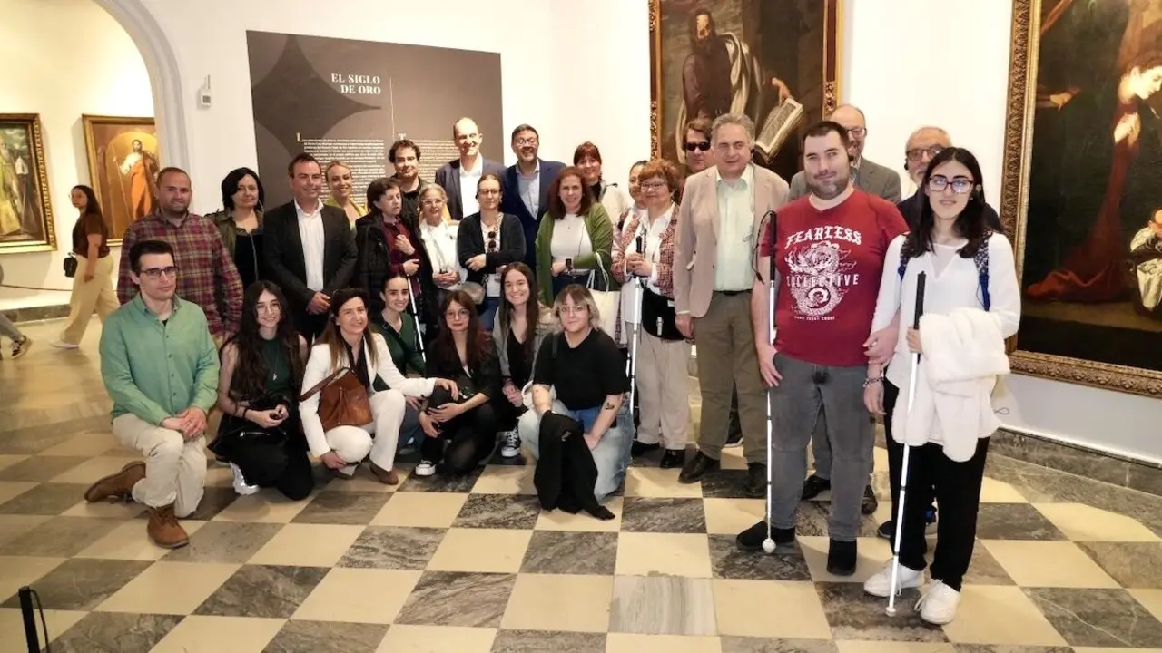 El Museo de Santa Cruz acerca sus obras de arte a personas con discapacidad visual