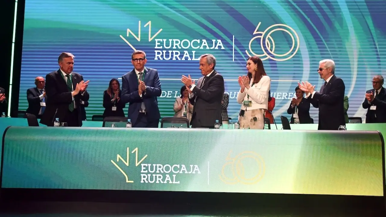El Consejo Rector de Eurocaja Rural durante la Asamblea General Ordinaria de la entidad celebrada este viernes en su Auditorio en Toledo