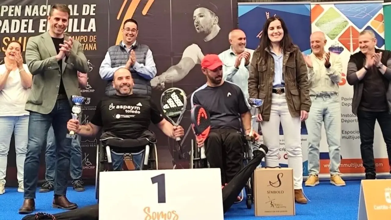 El director general de Juventud y Deportes del Gobierno de Castilla-La Mancha, Carlos Yuste, ha asistido a la final del VI Open Nacional de Pádel en Silla de Ruedas 'ASMICRIP'