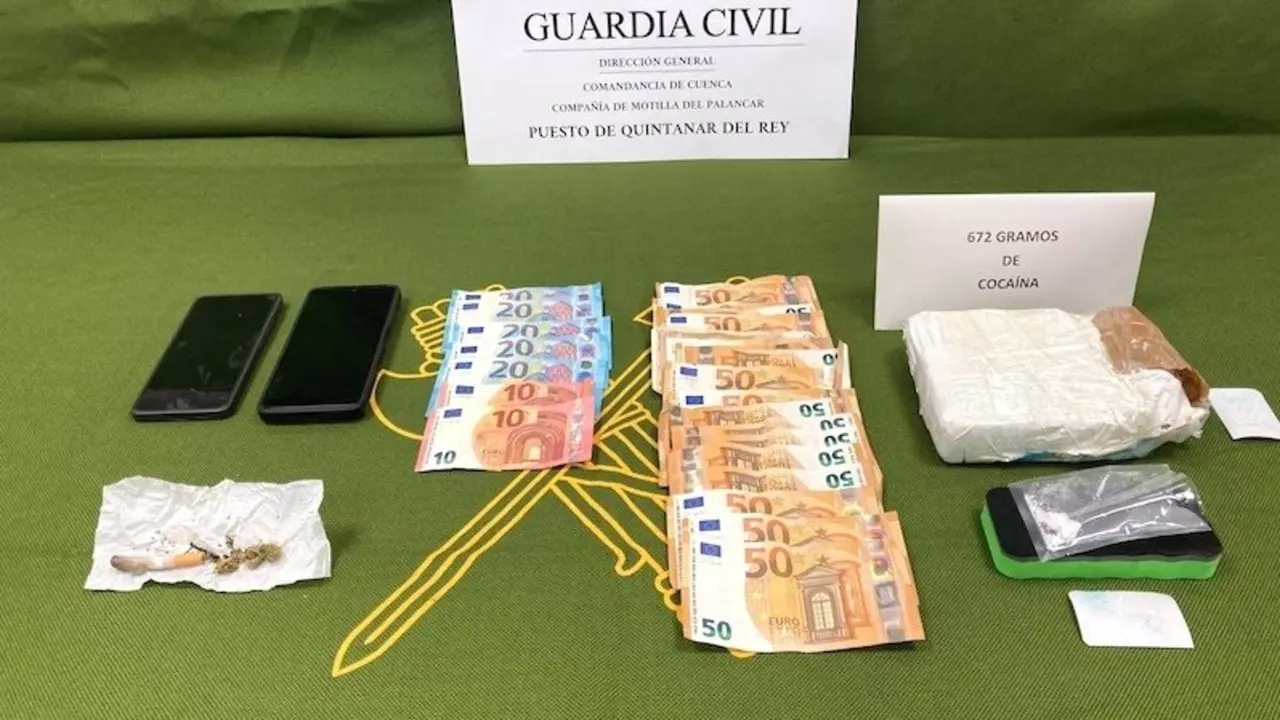 Dos detenidos en Villanueva de la Jara (Cuenca) con más de medio kilo de cocaína en un coche