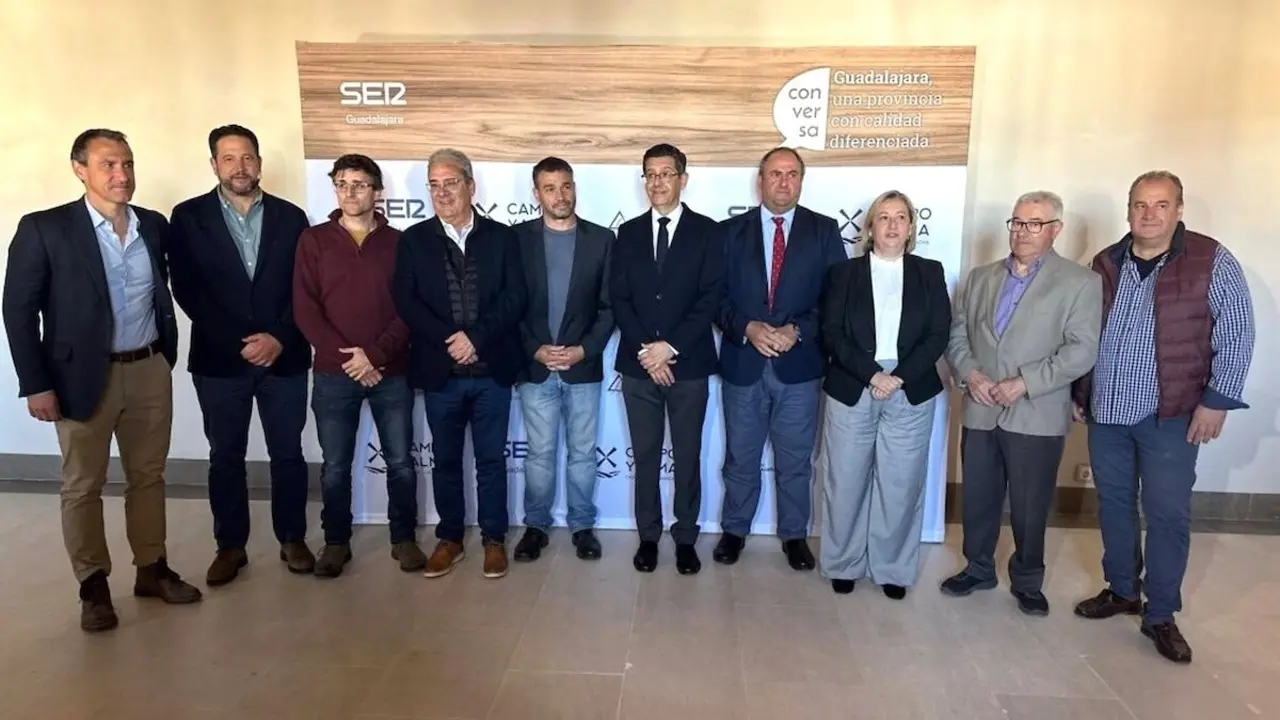 El consejero de Agricultura, Ganadería y Desarrollo Rural, Julián Martínez Lizán, ha participado en el Foro Conversa 'Guadalajara: una provincia con calidad diferenciada' organizado por la Cadena SER en Cogolludo (Guadalajara)