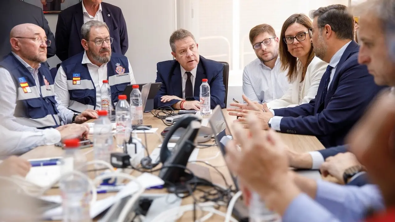 El presidente de Castilla-La Mancha, Emiliano García-Page, preside la reunión de la dirección del CECOP en el marco de la activación del PLATECAM en las instalaciones del 112 de Castilla-La Mancha