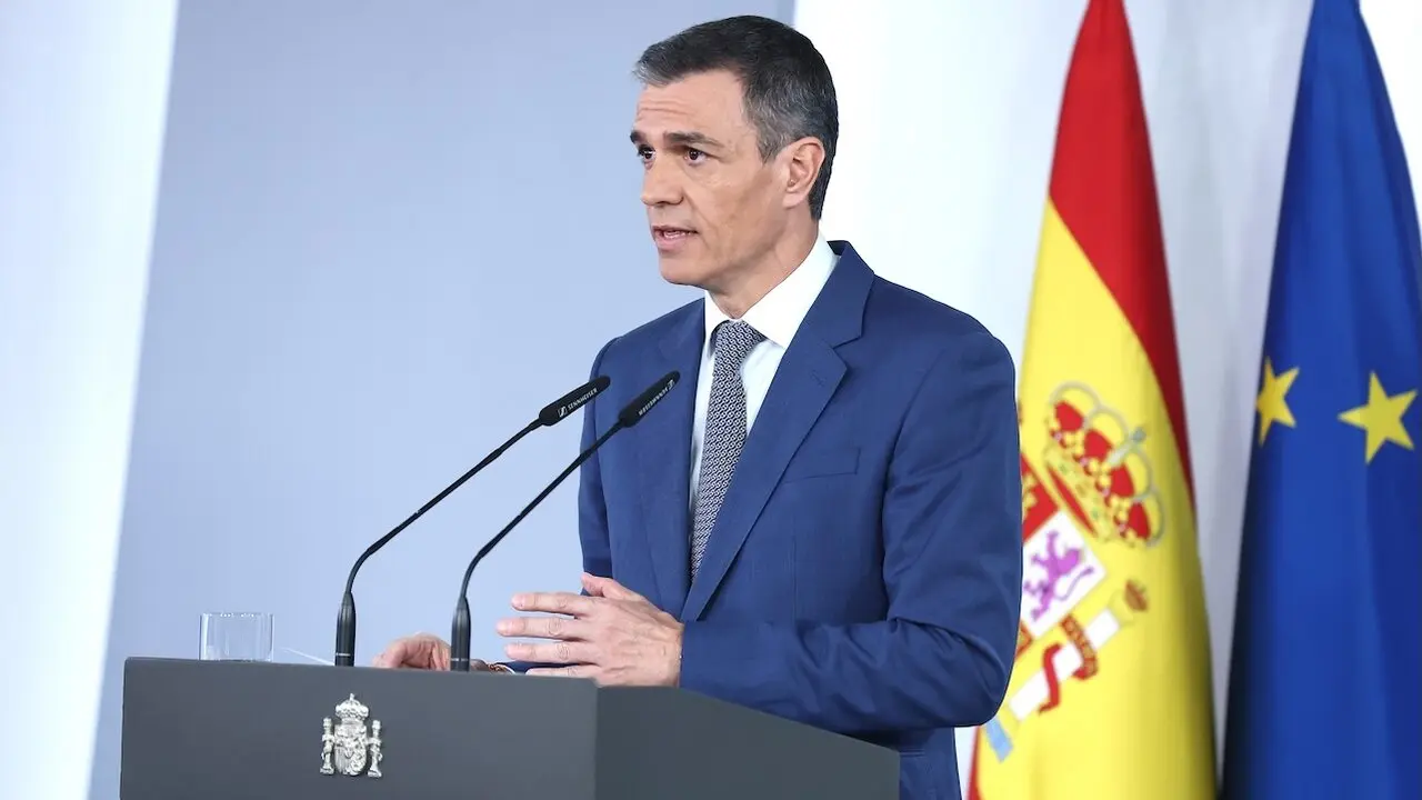 El presidente de Castilla-La Mancha, Pedro Sánchez, durante su comparecencia en el Palacio de La Moncloa