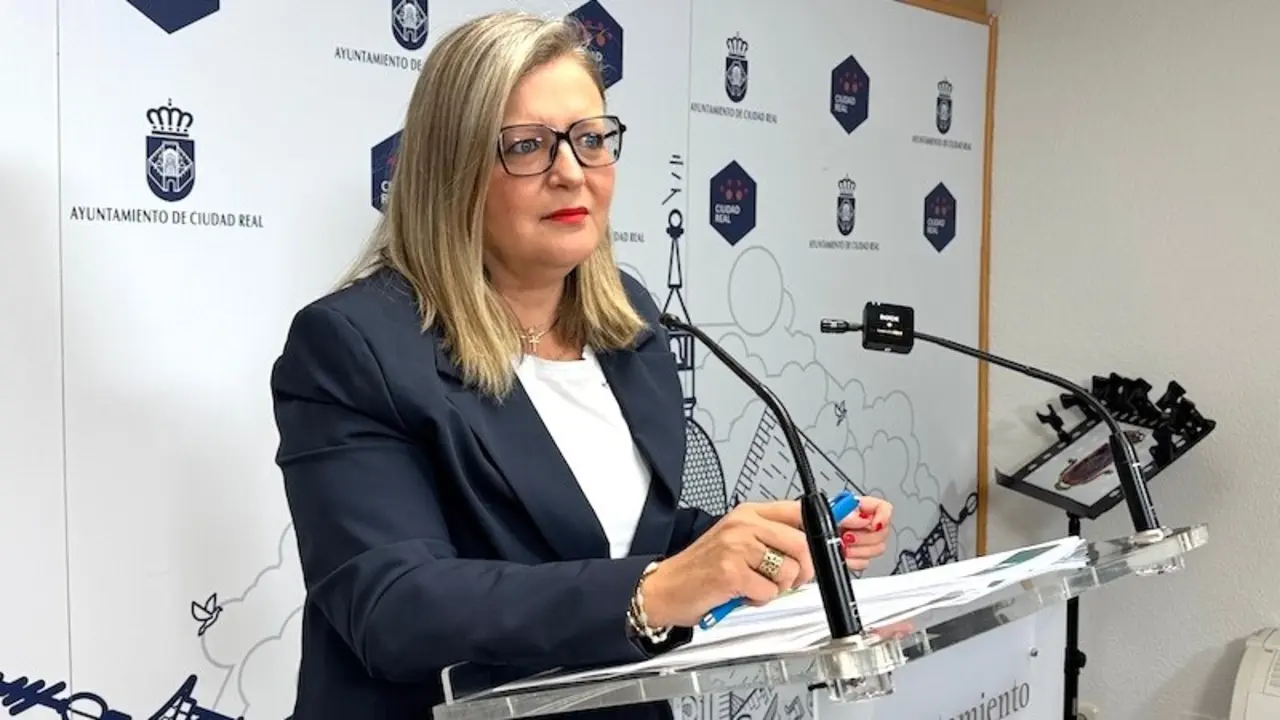 La viceportavoz del equipo de Gobierno del Ayuntamiento de Ciudad Real, Aurora Galisteo, en rueda de prensa