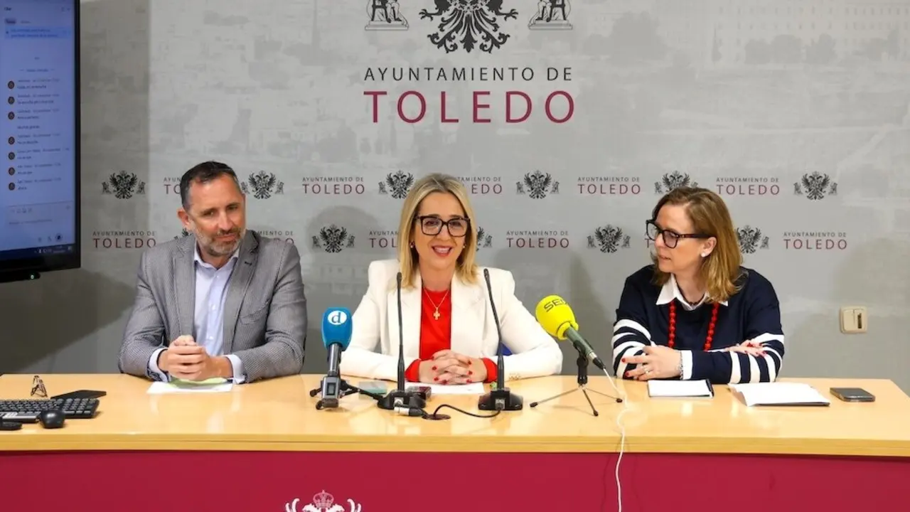 La vicealcaldesa de Toledo y concejala de Seguridad Ciudadana, Inés Cañizaresm junto a la concejala de Obras y Servicios, Loreto Molina, y el concejal de Movilidad, Iñaki Jiménez