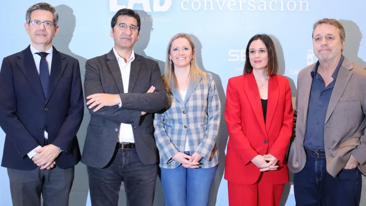 El vicepresidente segundo del Gobierno de Castilla-La Mancha, José Manuel Caballero, ha inaugurado el 'Laboratorio de Conversación' de Ser Castilla-La Mancha sobre 'oportunidades frente al turismo de masas'