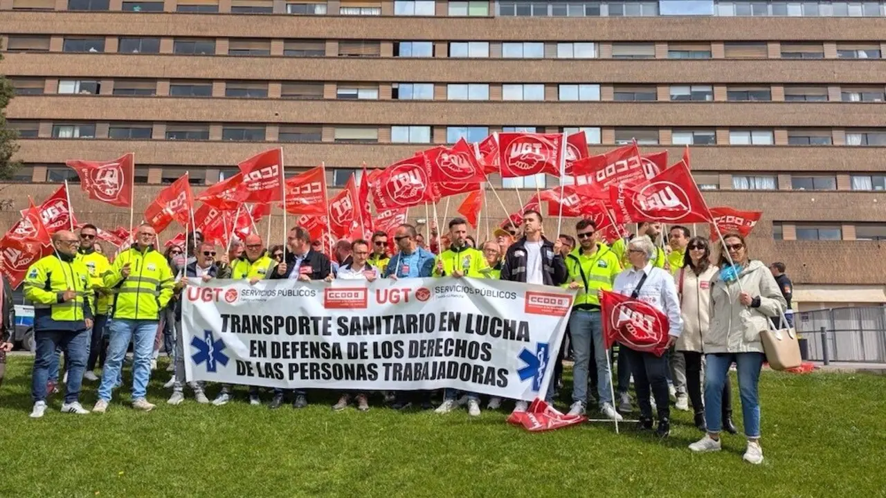 Trabajadores del transporte sanitario exigen subida salarial y reducción de horas