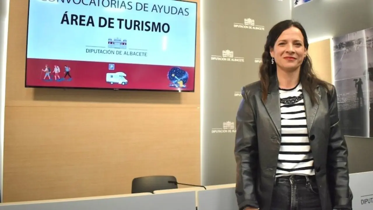 La diputada provincial de Turismo, Raquel Ruiz, ha informado sobre las ayudas de este área