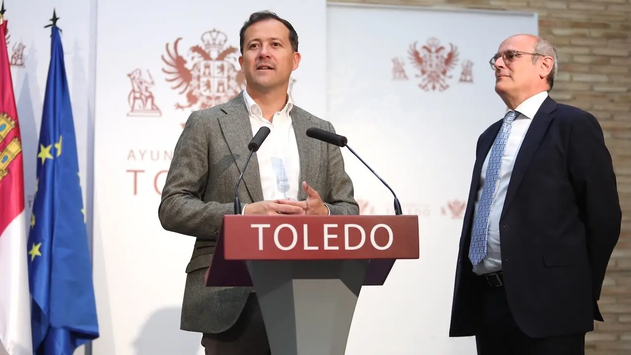 El alcalde de Toledo, Carlos Velázquez, y el concejal de Promoción Económica y Empleo, Juan Marín