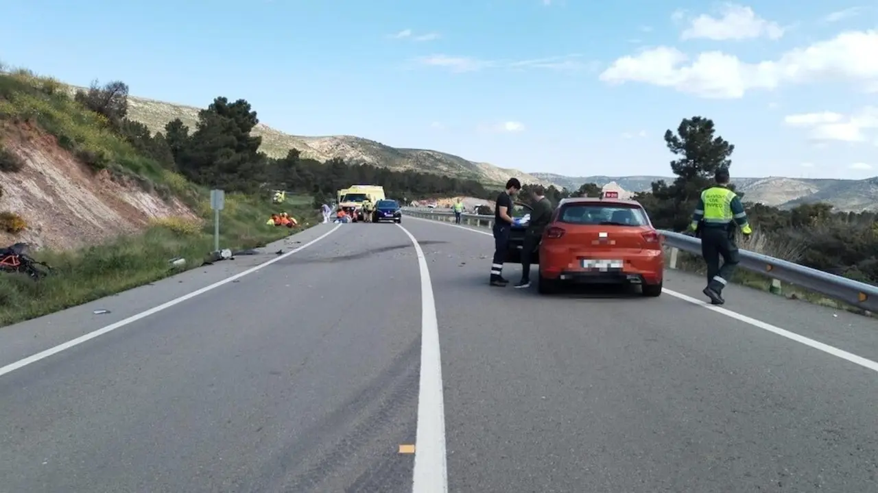 Muere un motorista al chocar con un coche cuyo conductor da positivo en drogas, accidente de tráfico, choque, colisión, atropello,