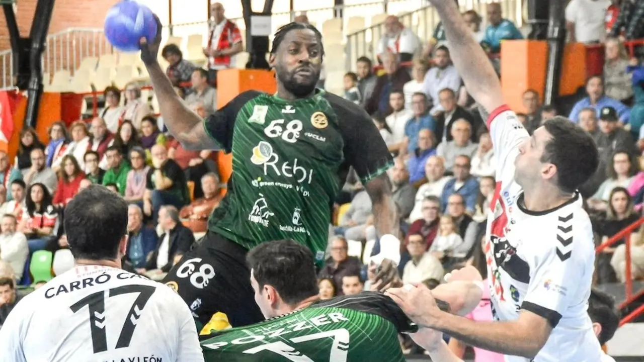 Un gol desde los siete metros decide el Rebi Cuenca-Viveros Herol Nava (24-25) - Fotografía: J.A. Lillo