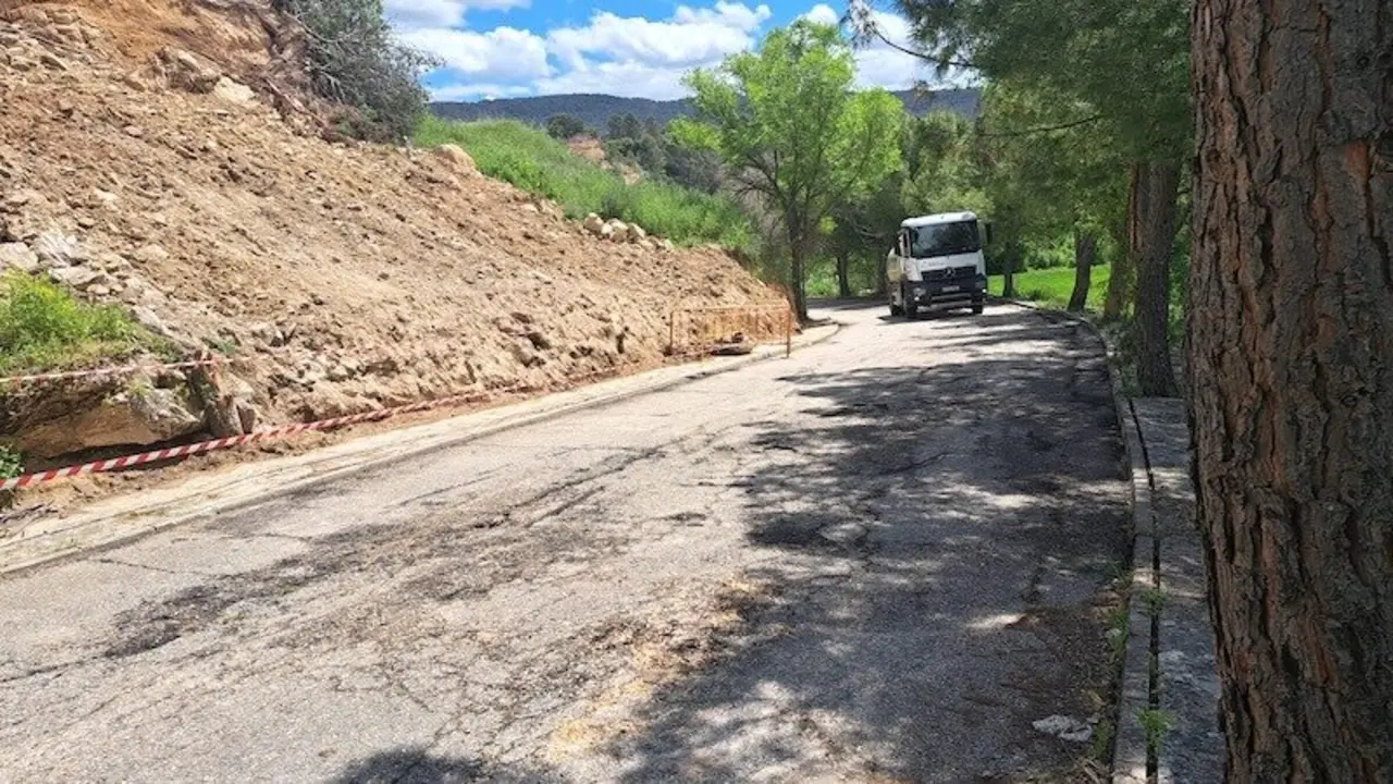 Despejado el acceso de Auñón afectado por un desprendimiento de tierras