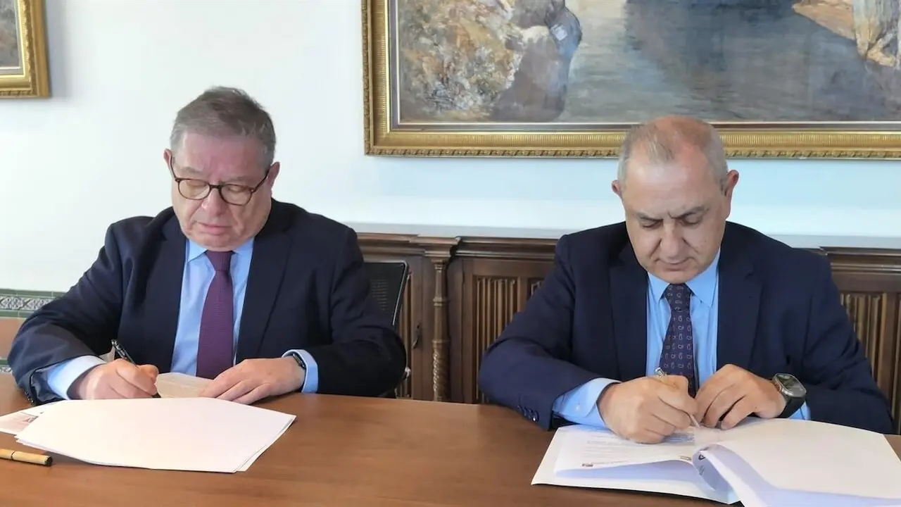 El presidente de la Cámara de Cuentas de Castilla-La Mancha, Fernando Andújar, y el decano del Colegio de Registradores de la región, Alfredo Delgado