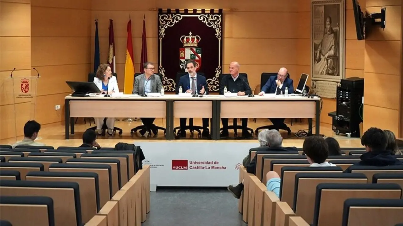 La UCLM debate en Cuenca sobre el Estatuto de Autonomía de Castilla-La Mancha